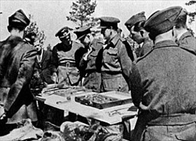 Katyn Massacre: Allied POWs examining Katyn remains, 1943