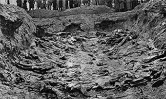 Katyn Massacre: Mass grave, Katyn Forest, 1943