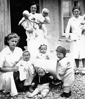 League of German Girls: Caretakers with children