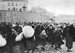 Jewish Holocaust: Zamość Jews deported to Bełżec death camp