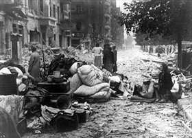 Homeless Berliners, 1945