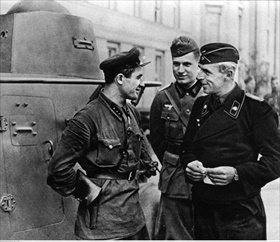 Polish Campaign: Two German and one Soviet soldier share experiences, Brest, September 22, 1939