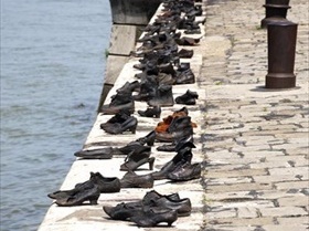 Can Togay and Gyula Pauer, "The Shoes on the Danube Promenade" memorial, Budapest, 2005