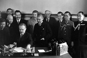 In Stalin’s presence Molotov (seated), Matsuoka (to Molotov’s left), and Tatekawa (bald head to Molotov’s right) sign the April 1941 Japanese-Soviet Neutrality Pact