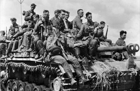 Battle of Kursk: German tanks take up positions in Kursk salient, July 1943