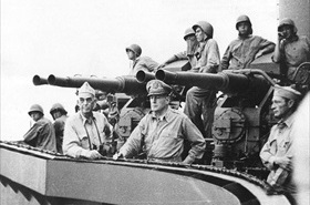 MacArthur/Kinkaid during Admiralty Island bombardment