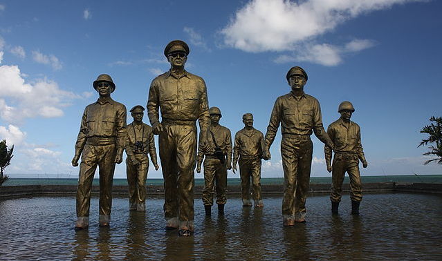 MacArthur's Landing, sculpture by Anastacio Caedo
