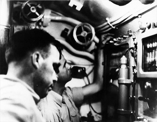 Dudley “Mush” Morton (left) and Richard O’Kane in "Wahoo" conning tower, January 26, 1943