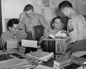 MISLS student translators, Fort Snelling, 1945