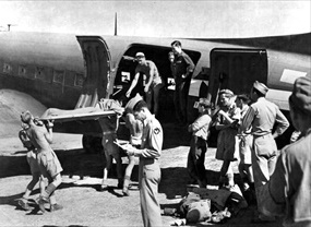 Oper­a­tion Hal­yard: Loading wounded airmen aboard C-47 rescue plane
