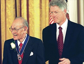 Executive Order 9066: Fred Korematsu accepts 1998 Presi&shy;den&shy;tial Medal of Free&shy;dom