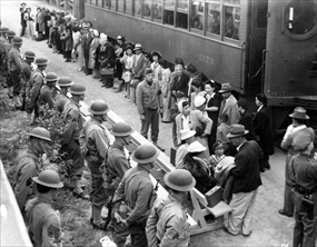Executive Order 9066: Japanese Amer&shy;i&shy;can &ldquo;evac&shy;uees&rdquo; await their fate