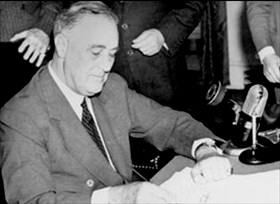 Selective Service: (1) Roosevelt signs 1940 Selective Service Act Selective Service: (1) Roosevelt signs 1940 Selective Service Act